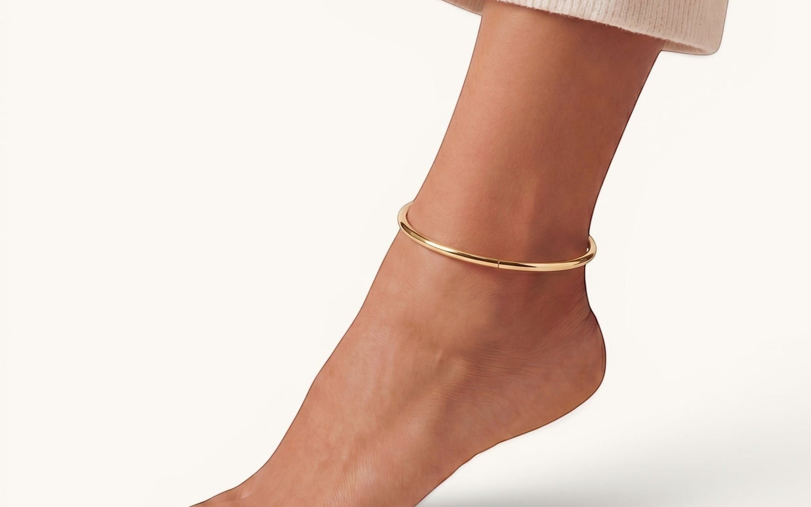 Bracelet de cheville Halo Aenoya, jonc dor&eacute; sans fermoir