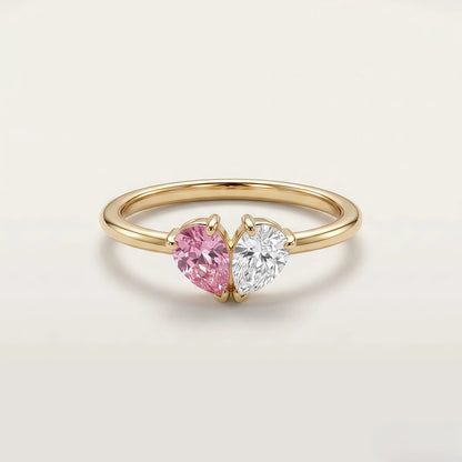 Bague Noya, deux pierres de naissance taille poire sur anneau dor&eacute;